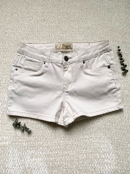 Hybrid & company Pants - NWOT Cream Women's Kaki Shorts